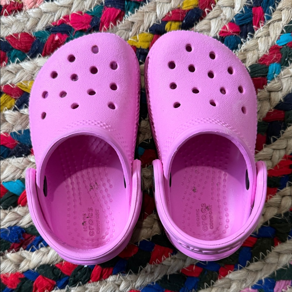 CROCS Kids Classic Clog in Bright Pink